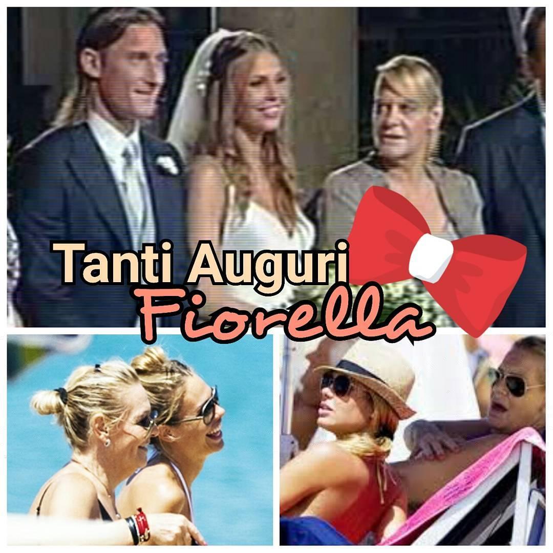 Ilary Blasi Nuda Nella Vasca Con Lo Champagne E Totti Commenta Tutto