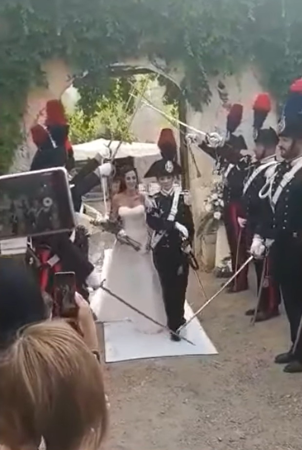 Picchetto D Onore Per La Carabiniera E La Sua Sposa Tiscali Milleunadonna