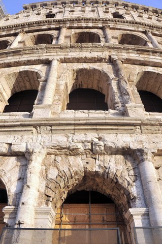 Il Nome Della Fidanzata Sulle Mura Del Colosseo Tiscali Cultura